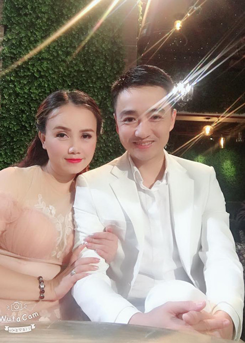 Trên trang cá nhân, ông xã của Hoàng Yến thường dành lời có cánh cho vợ.