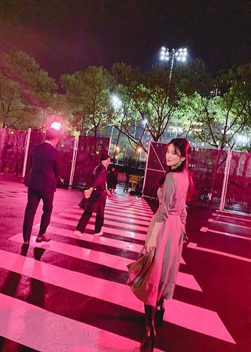 Từ khi bị đồn ly hôn, Song Hye Kyo nhất quyết không đeo chiếc nhẫn cưới vốn là vật bất ly thân của cô trước đây.