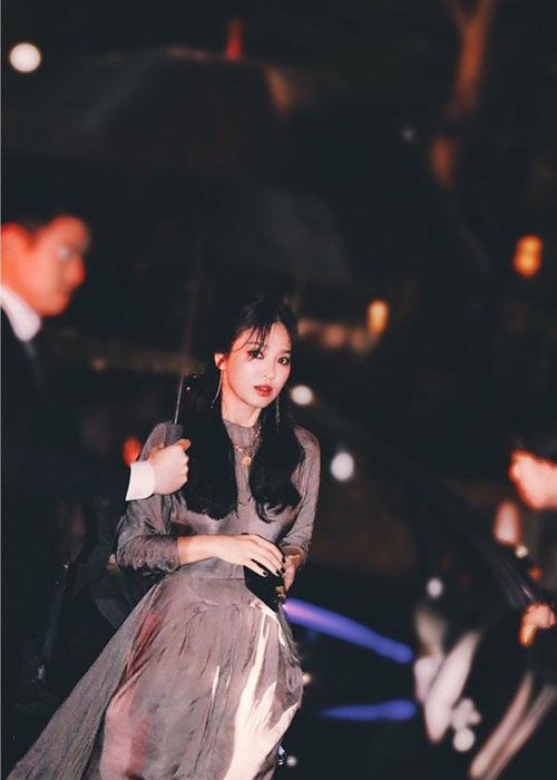 Thời gian trở lại đây, Song Hye Kyo tích cực tham gia các sự kiện trong và ngoài nước.