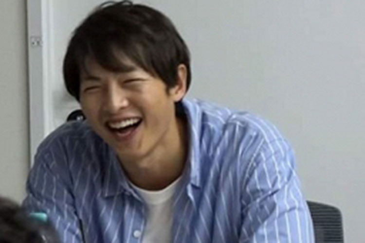 Đài tvN vừa chia sẻ hình ảnh buổi đọc kịch bản đầu tiên của bom tấn cổ trang “Asadal Chronicles” có sự tham gia diễn xuất của Song Joong Ki.