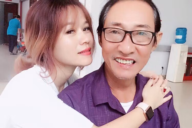 Khả Hân chăm sóc nghệ sĩ Lê Bình từ khi ông bị ung thư.