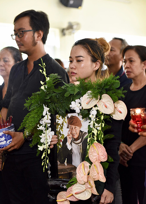 Nghệ sĩ Lê Bình có 3 người con trai, trong đó người con cả mất vì tai nạn giao thông, người con trai thứ hai vướng nghiện ngập. Ảnh: Yan