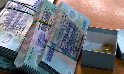 Giup viec trom gan 300 trieu dong, trao vang gia lay vang that cua gia chu o Binh Duong