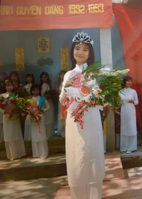 Năm 18 tuổi, nữ MC của "Bạn muốn hẹn hò" đoạt giải Nữ sinh thanh lịch tại trường cấp 3 ở Vĩnh Long. Ảnh: Người lao động