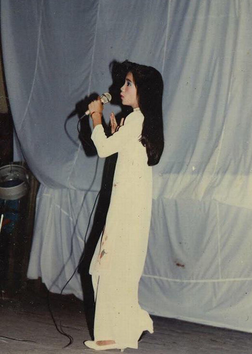 Cát Tường sở hữu vóc dáng mảnh mai thuở đôi mươi nhưng gương mặt được nhận xét xinh đẹp.