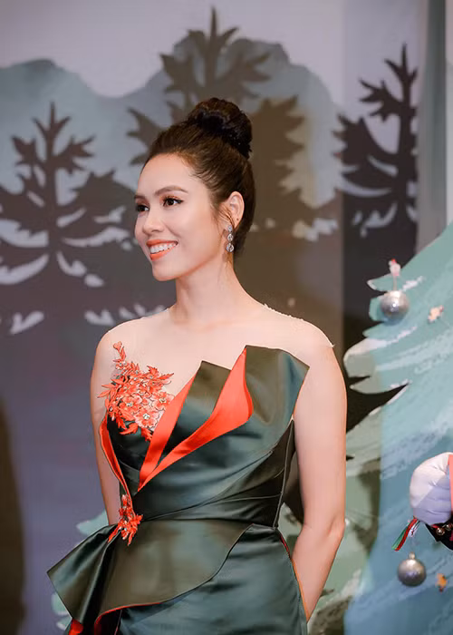 Lùm xùm giữa ông bầu Phúc Nguyễn và Hoàng My trở nên nóng hơn khi Hoàng My dọa sẽ nhờ đến sự can thiệp của pháp luật nếu ông bầu cũ tiếp tục vu khống, đặt điều về cô. Ảnh: FBNV