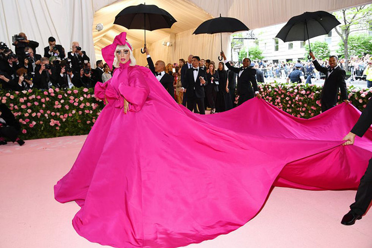 Màn xuất hiện của Lady Gaga cũng chiếm sóng thảm đỏ Met Gala 2019.