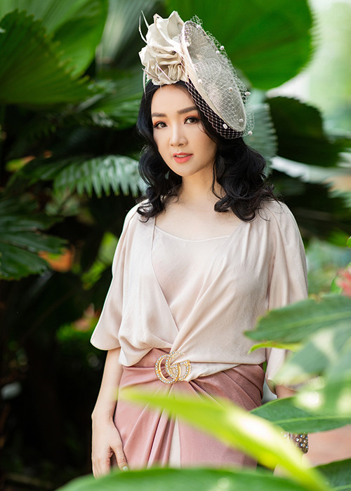 Ngoài Hồng nhung, hội bạn thân của Hà Kiều Anh gồm Giáng My và Diễm My.