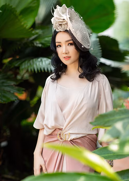 Ngoài Hồng nhung, hội bạn thân của Hà Kiều Anh gồm Giáng My và Diễm My.