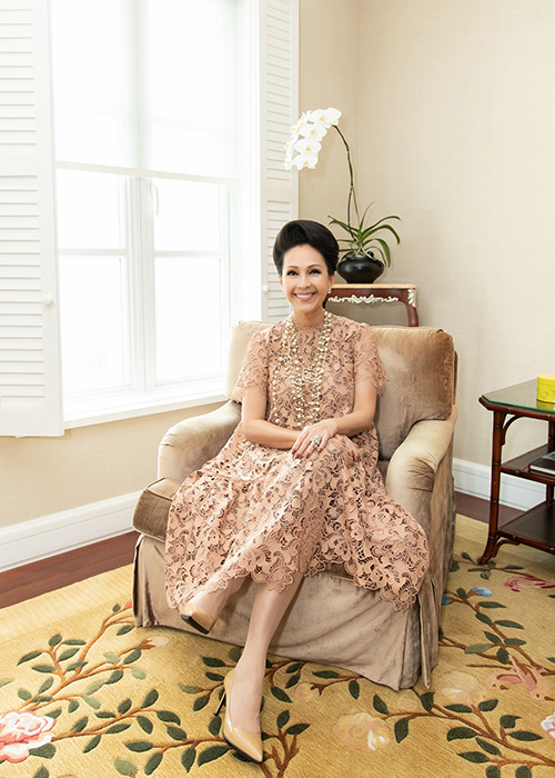 Hình ảnh nữ hoàng ảnh lịch Diễm My tại tiệc sinh nhật của Hà Kiều Anh.