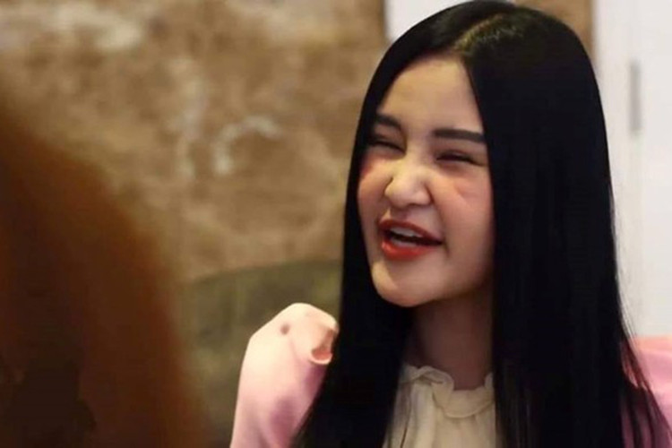 Khoảnh khắc Ngân Anh bị cư dân mạng chê kém sắc.