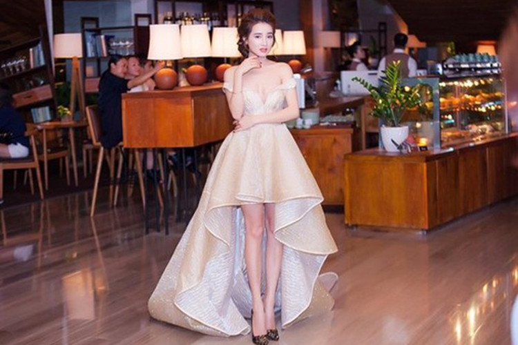 Tham gia một sự kiện, Nhã Phương được khen đẹp không tỳ vết. Ảnh: Saostar