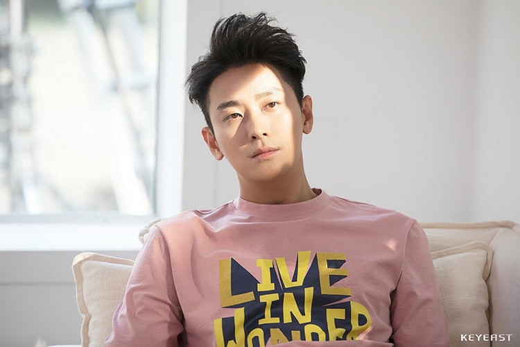 Nam diễn viên sinh năm 1982 đã hồi sinh sự nghiệp qua những vai diễn được đầu tư kỹ lưỡng.