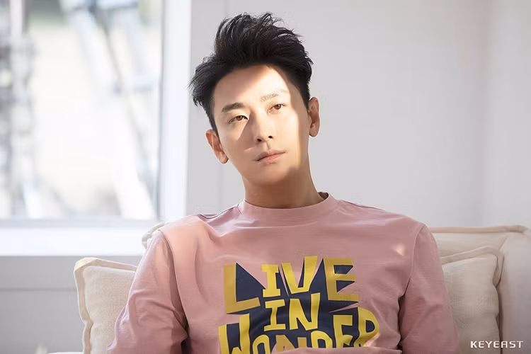 Nam diễn viên sinh năm 1982 đã hồi sinh sự nghiệp qua những vai diễn được đầu tư kỹ lưỡng.