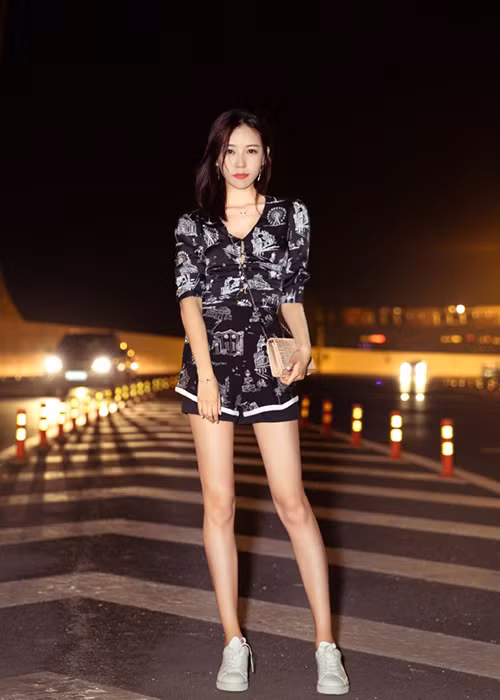 Liên hoan phim Cannes là một sự kiện điện ảnh quốc tế lớn. Bởi vậy, không khó hiểu khi thảm đỏ Cannes cũng có sức hút vô cùng lớn với sao Hollywood lẫn sao châu Á, trong đó sao Hoa ngữ.