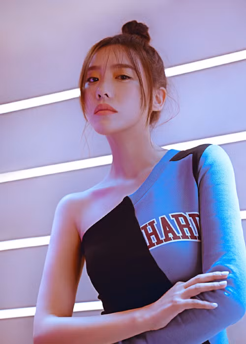 Thi Dư Phi chuyên đóng các vai phụ. Trước đây, cô từng vượt mặt Dương Mịch đóng nữ chính nhưng hiện tại chỉ là cái tên rất mờ nhạt.