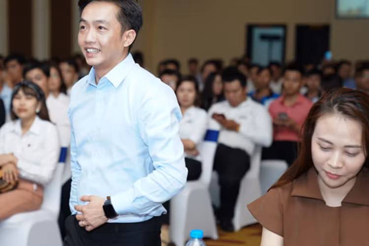 Chồng cũ của Hồ Ngọc Hà ngày càng phong độ.