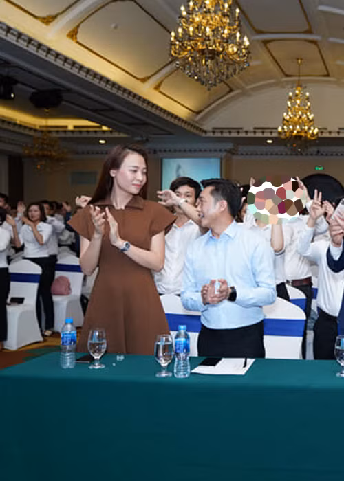 Đôi uyên ương gắn bó trong cuộc sống lẫn công việc kinh doanh.