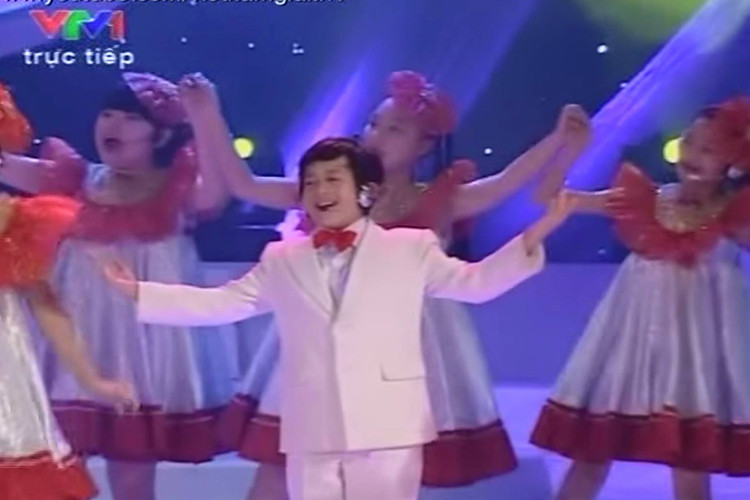 Nam diễn viên phim "Về nhà đi con" còn ca hát từ khi còn bé.