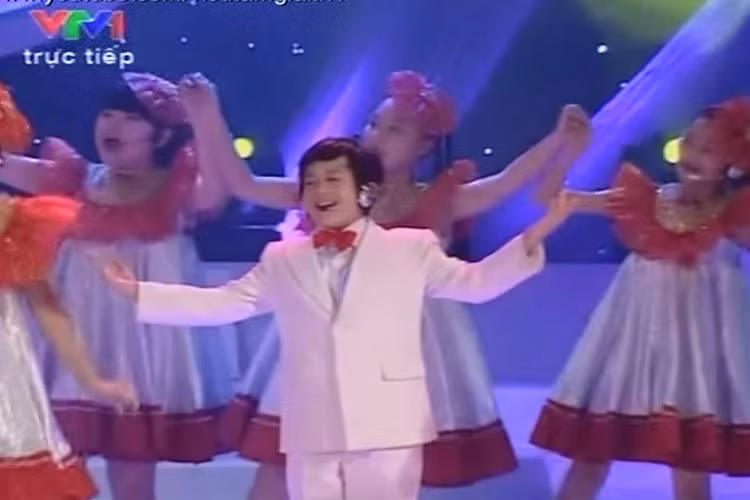 Nam diễn viên phim "Về nhà đi con" còn ca hát từ khi còn bé.