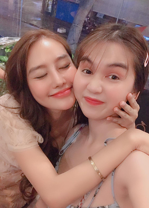 Chân dài gốc Trà Vinh tỏ ra khá bình thản giữa ồn ào mặc hở hang, phản cảm tại Cannes 2019.