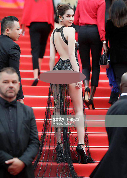 Dư luận ngán ngẩm chuyện ăn mặc từ đời thường đến sự kiện của Ngọc Trinh.