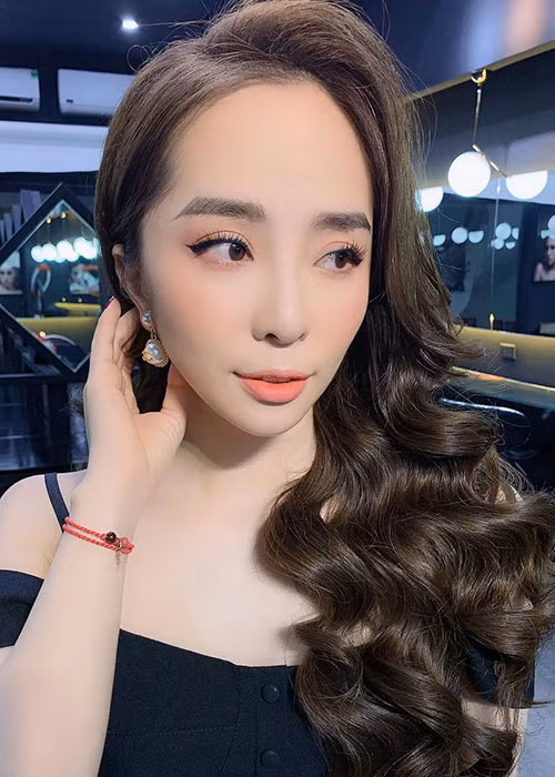 Trong khi Quỳnh Nga tái xuất, Doãn Tuấn vẫn im hơi lặng tiếng sau tuyên bố ly hôn.