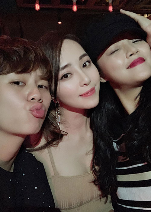 Hình ảnh Quỳnh Nga tươi tắn bên Thu Quỳnh và Bảo Hân.