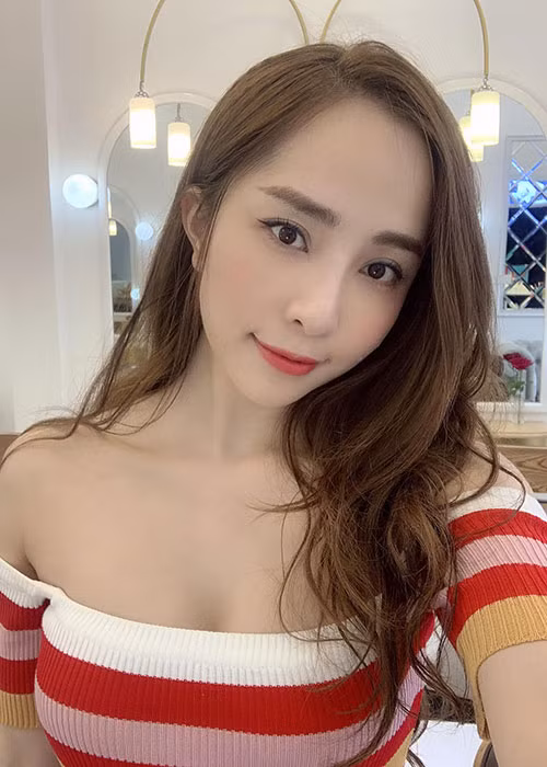 Người hâm mộ mong Quỳnh Nga sẽ sớm tìm được bến đỗ bình yên mới sau sóng gió tình cảm.