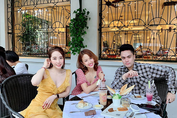 Nữ diễn viên phim "Lập trình cho trái tim" gặp gỡ hai người bạn thân Vân Hugo và Thái Dũng.