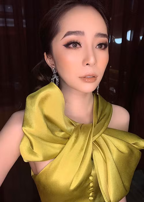 Hình ảnh Quỳnh Nga xinh đẹp khi trở lại với vai trò ca sĩ.