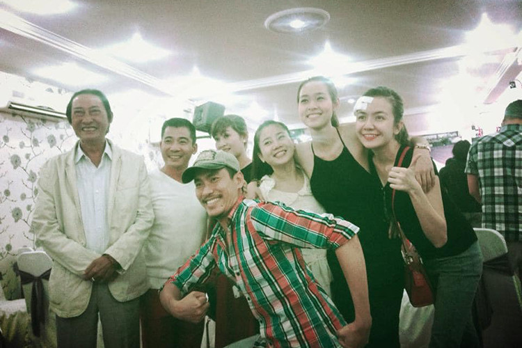 Trước đó, khi nghe tin nghệ sĩ Lê Bình qua đời, Mai Phương xúc động viết: "Vẫn còn bàng hoàng, tấm hình ý nghĩa quá".