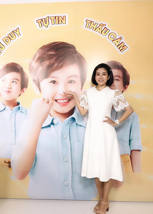 Nữ diễn viên đang điều trị bệnh ung thư phổi. Theo Ốc Thanh Vân, tình trạng bệnh của Mai Phương còn nặng hơn cố nghệ sĩ Lê Bình.