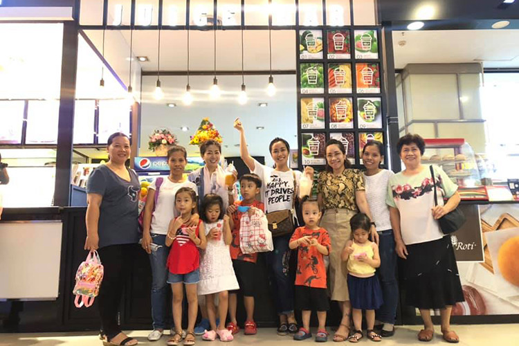 Trên trang cá nhân, Ốc Thanh Vân vừa chia sẻ hình ảnh Mai Phương tươi tắn trở lại sau thời gian bàng hoàng vì nghệ sĩ Lê Bình qua đời.