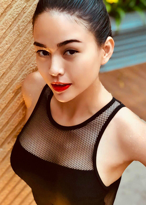 Sau khi trở thành á hậu, chân dài sinh năm 1992 vẫn không ngừng hoàn thiện bản thân để phù hợp với các cuộc thi quốc tế.