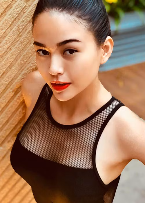 Sau khi trở thành á hậu, chân dài sinh năm 1992 vẫn không ngừng hoàn thiện bản thân để phù hợp với các cuộc thi quốc tế.