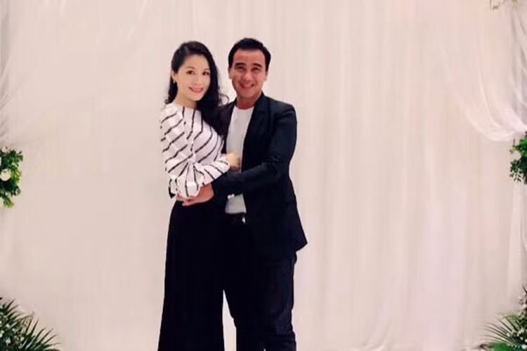Vợ chồng Quyền Linh dù giàu có nhưng giữ lối sống giản dị.
