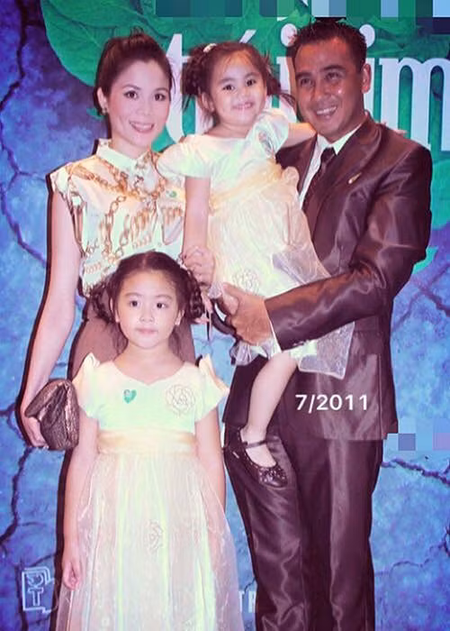 Quyền Linh kết hôn với Dạ Thảo năm 2005. Từ ngày có vợ hỗ trợ, Quyền Linh từ diễn viên nghèo khó trở thành nghệ sĩ thành đạt.