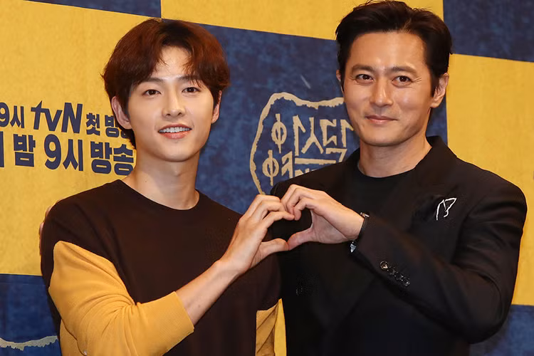 Hai tài tử thân thiết sau thời gian quay phim "Asadal Chronicles". Ảnh: MK