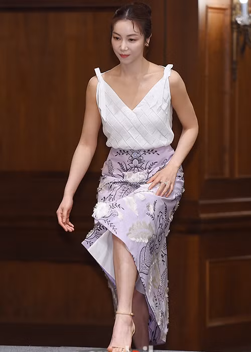 Xuất hiện buổi ra mắt phim, Kim Ok Bin hút ánh nhìn bởi vẻ quyến rũ. Ảnh: Mydaily