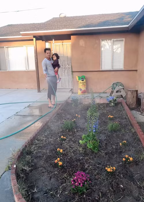 Bé Nu là con gái của Hoàng Anh và vợ Việt kiều và được bố cưng chiều hết mực.