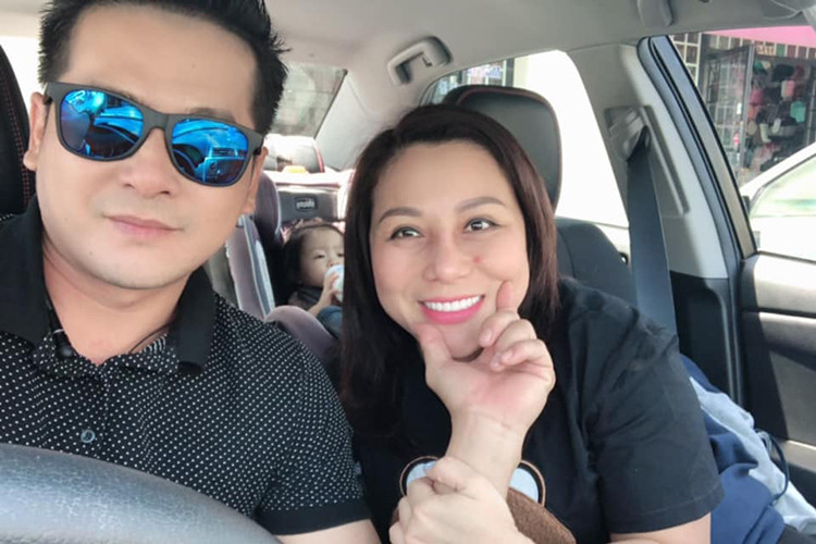 Hình ảnh vợ chồng Hoàng Anh tình tứ bên nhau trong những ngày cuối tuần.