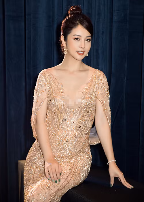 Hình ảnh Jennifer Phạm trẻ trung, gợi cảm tại sự kiện mới đây.