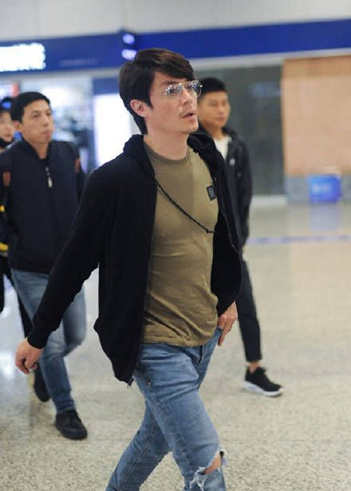 "Khi nào kết thúc quay phim, anh ấy sẽ lấy lại vóc dáng", Lâm Tâm Như bênh vực chồng khi bị chê xuống sắc.