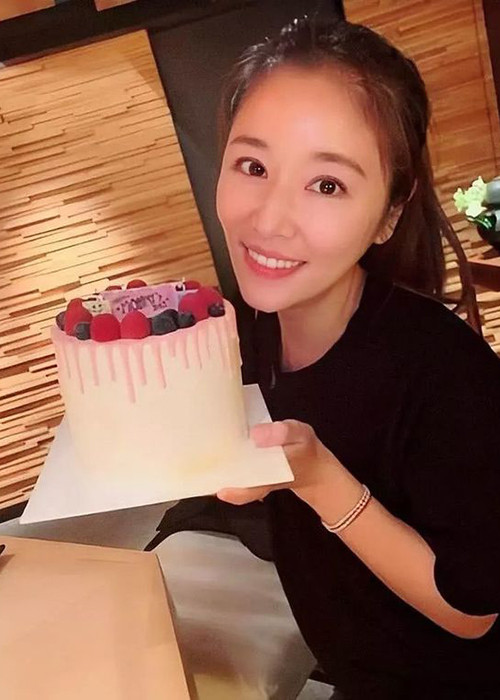 Nàng Hạ Tử Vy của phim "Hoàn châu cách cách" tiết lộ con gái thân với bố hơn mẹ, to cao hơn bạn bè cùng trang lứa và hay "bắt nạt" bố mẹ.