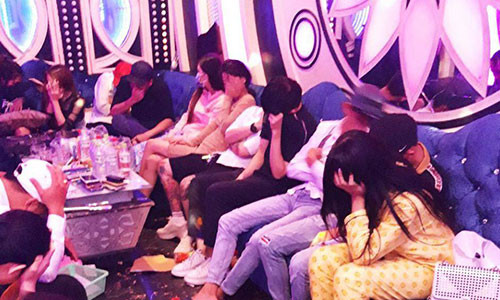 Kiem tra quan karaoke phat hien 70 nguoi duong tinh ma tuy