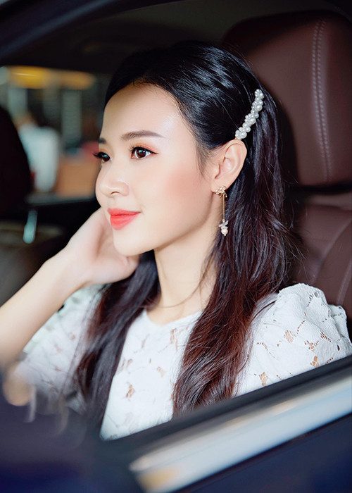 Midu tậu xe sau khi rao bán căn nhà ở quận Bình Thạnh với giá 2 tỷ 930 triệu đồng.