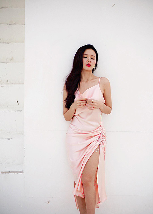 Midu khá chuộng trang phục quyến rũ sau khi từ hôn thiếu gia Phan Thành cách đây vài năm.