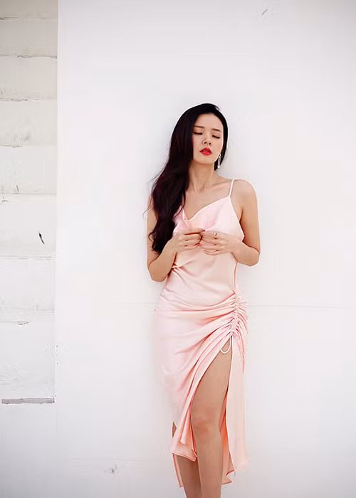 Midu khá chuộng trang phục quyến rũ sau khi từ hôn thiếu gia Phan Thành cách đây vài năm.