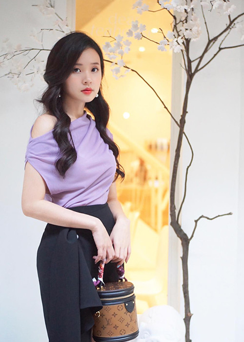 Ngoài kinh doanh, Midu còn dành thời gian đứng lớp tại một trường đại học.